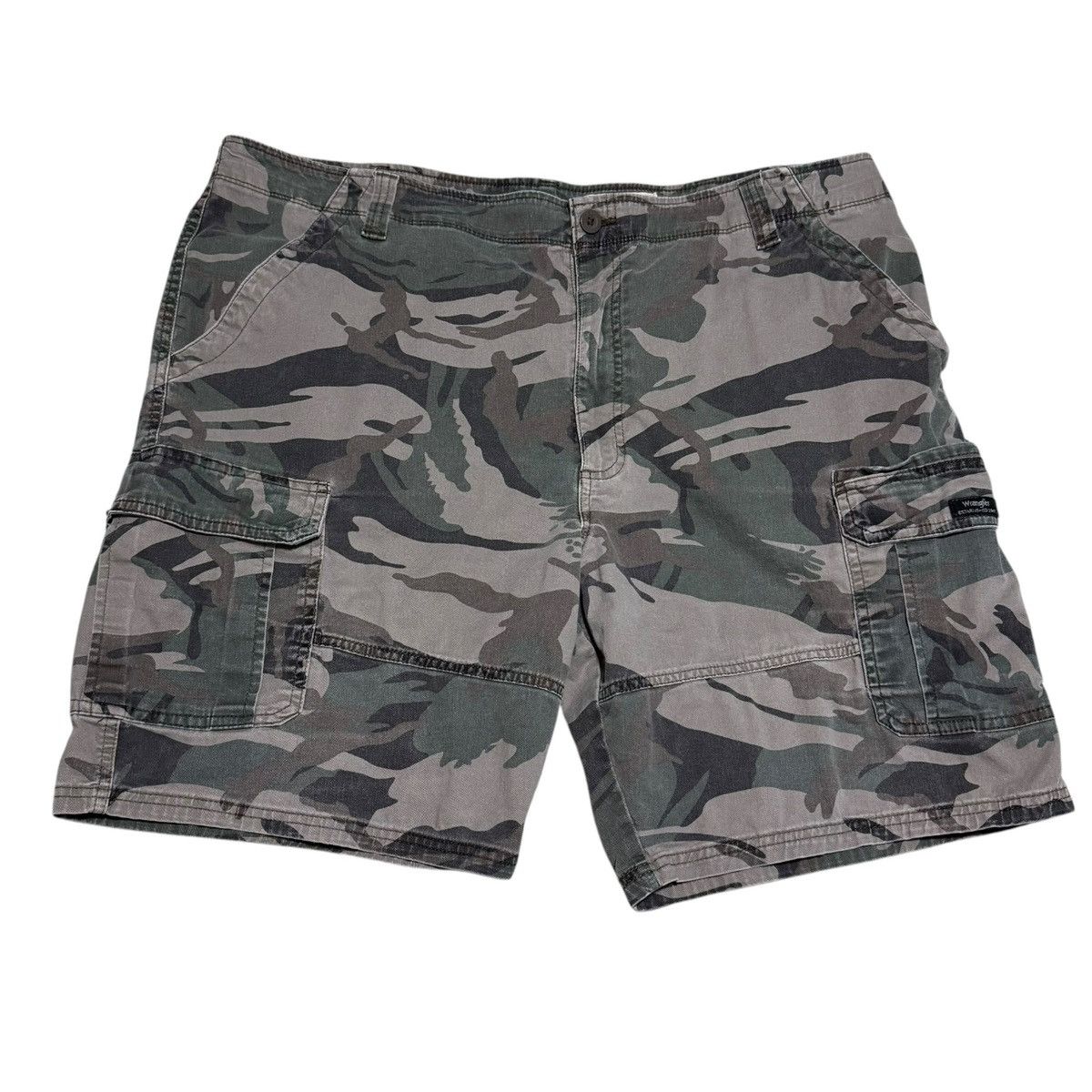 Wrangler Wrangler Relaxed Fit Camouflage Cargo Shorts Men’s 40 Size US 42 / EU 58 - 1 Thumbnail