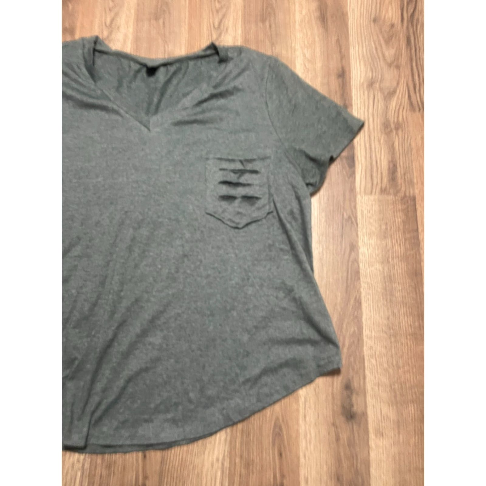 Shein Shein Curve Shirt Women's Plus Size 2XL Green V-neck Pocket Tee Size XXL / US 16-18 / IT 52-54 - 4 Thumbnail