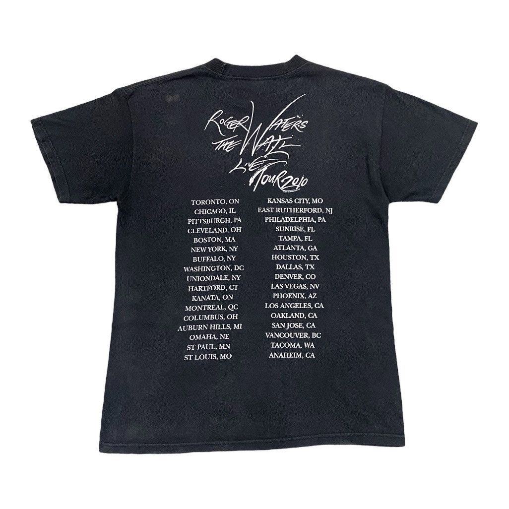 Band Tees Vintage Pink Floyd Roger Waters The Wall Tour 2010 Tshirt Size US M / EU 48-50 / 2 - 2 Thumbnail
