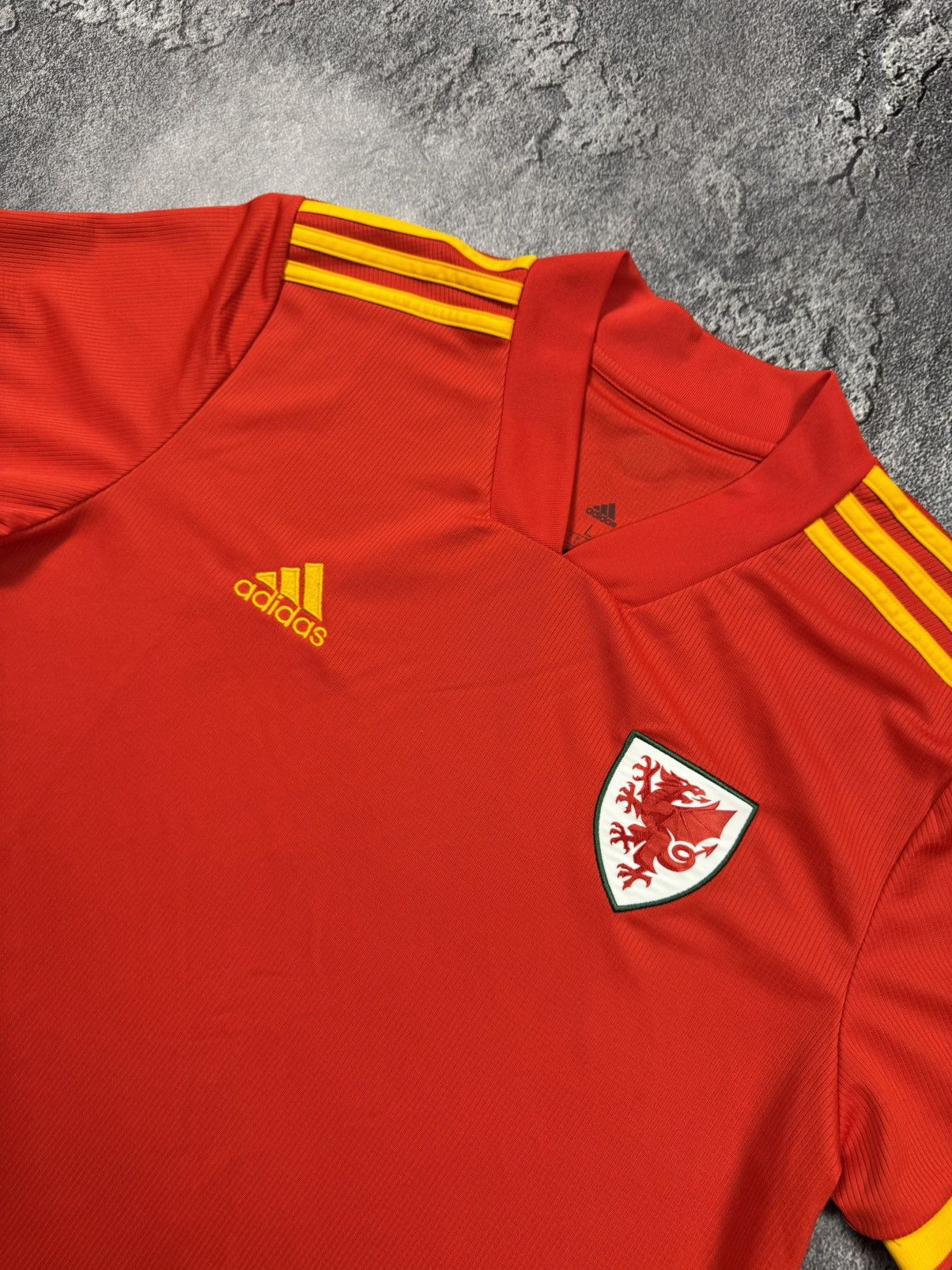 Adidas Adidas Wales Home Jersey 2020-2021 — Perfect Condition Size US L / EU 52-54 / 3 - 2 Thumbnail