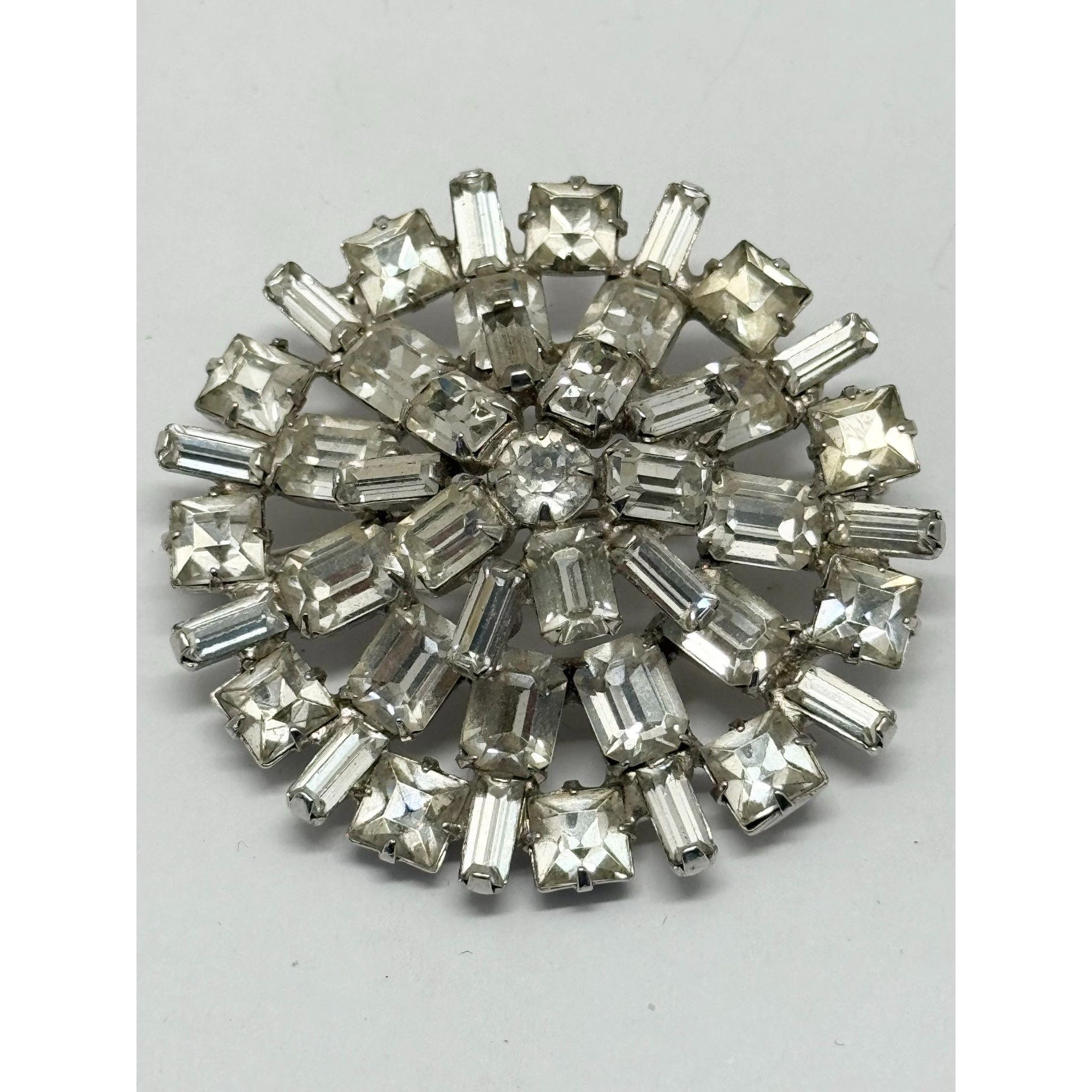Vintage Vintage round glass rhinestone brooch pin Size ONE SIZE - 2 Thumbnail