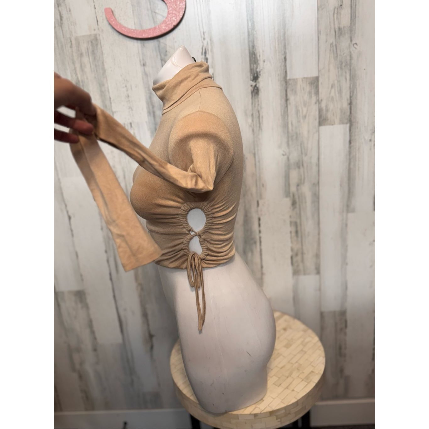 Forever 21 Forever 21 Tan Ruched Cutout Turtleneck Long Sleeve Crop Top Size S / US 4 / IT 40 - 3 Thumbnail