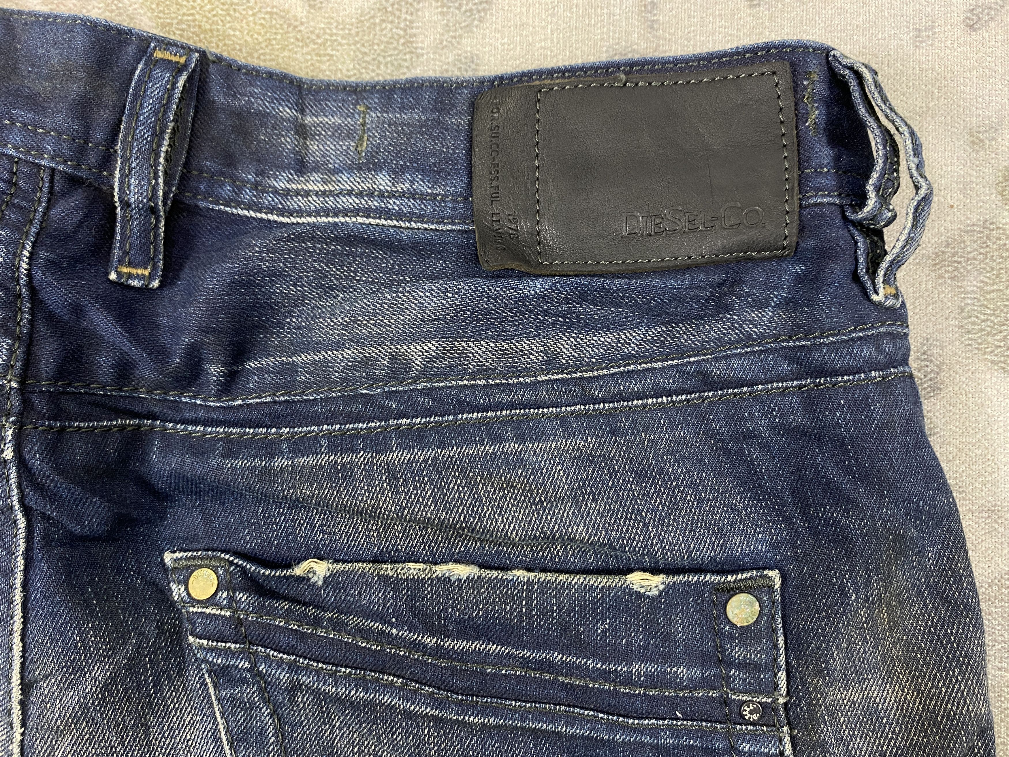 Vintage Distressed Blue Vintage Diesel Jeans 33x29.5 Denim- JN3801 Size US 33 - 14 Thumbnail
