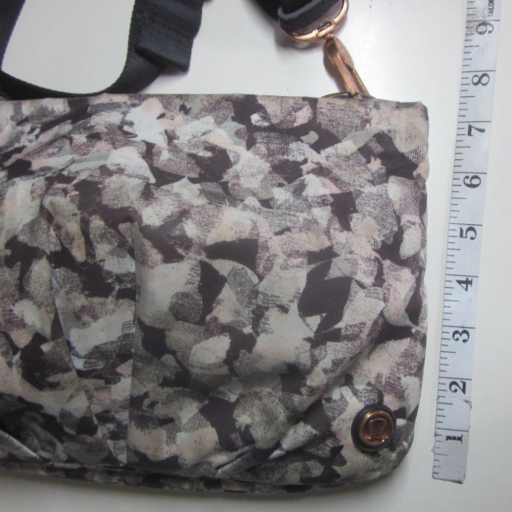 Lululemon Lululemon Hip to be Free Crossbody Bag Removable Strap "Myst Size ONE SIZE - 4 Thumbnail