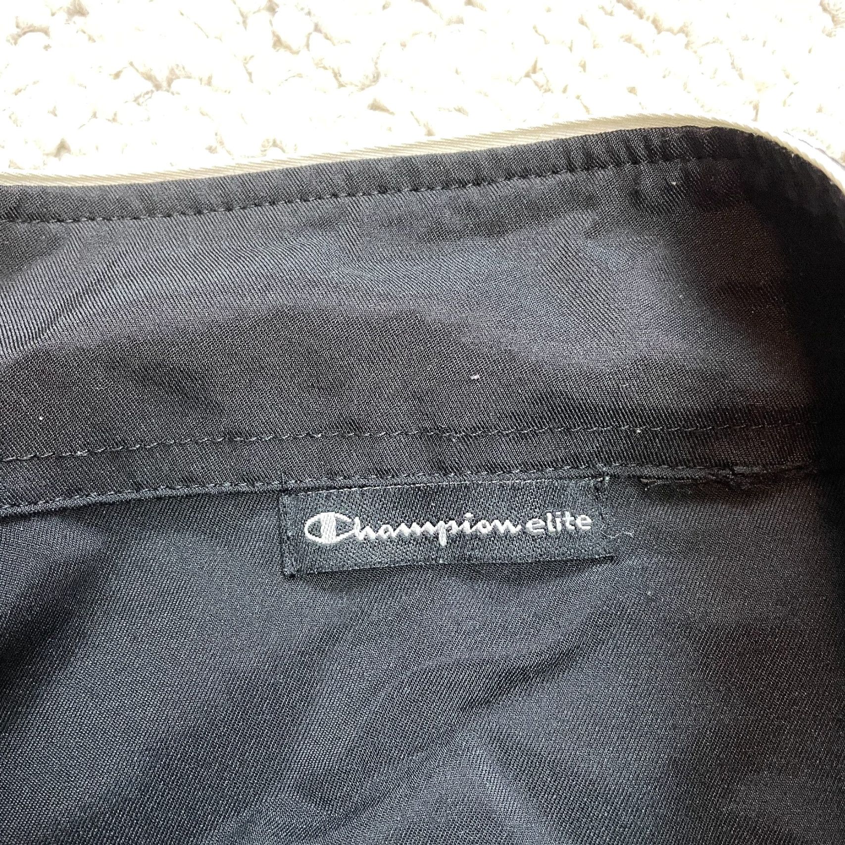 Champion Champion Windbreaker Jacket Womens Medium Black Full Zip Pockets Zip Cuffs Size M / US 6-8 / IT 42-44 - 5 Thumbnail