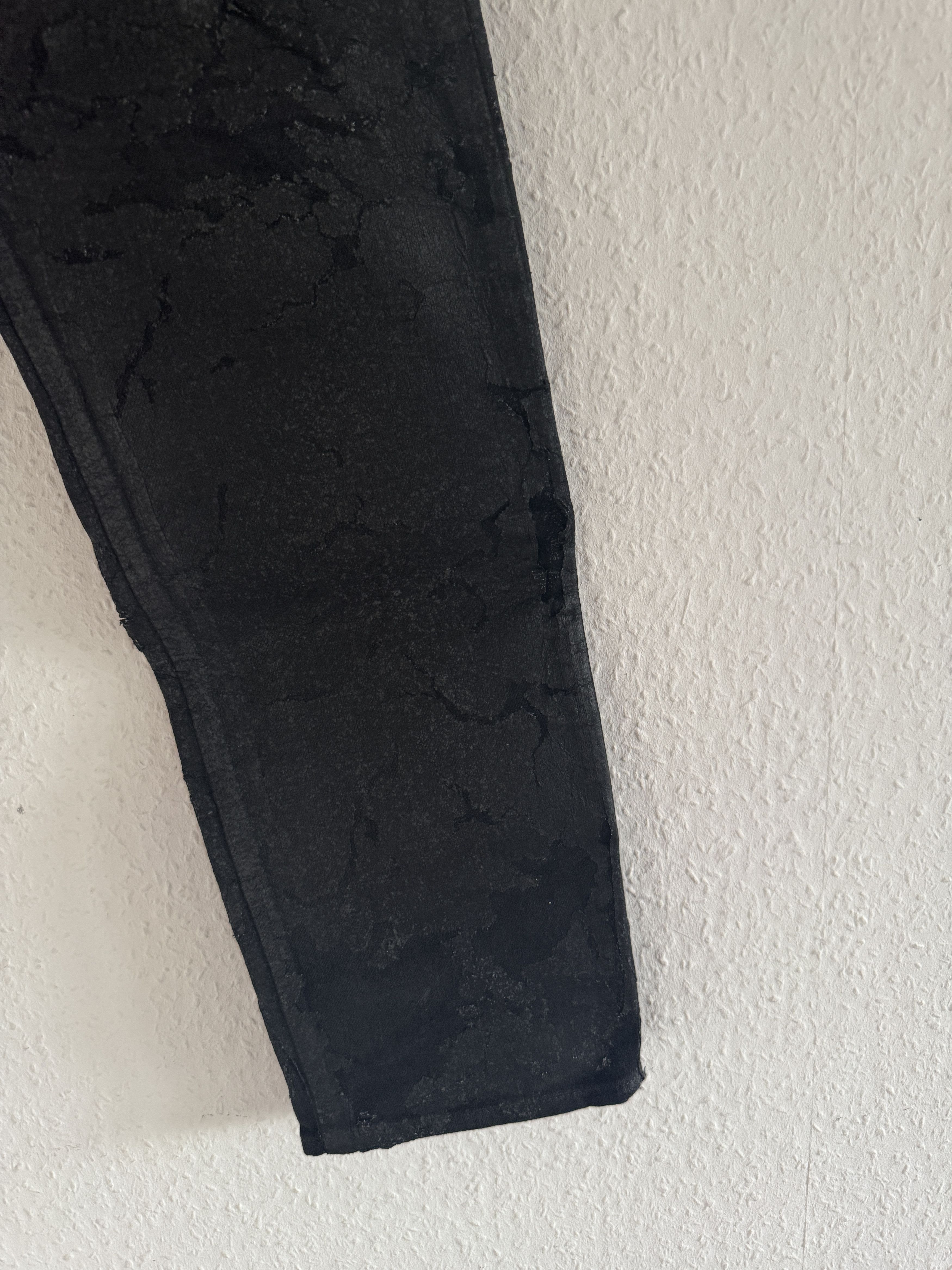 Cracked Paint Slim-Fit Denim Pants – Black