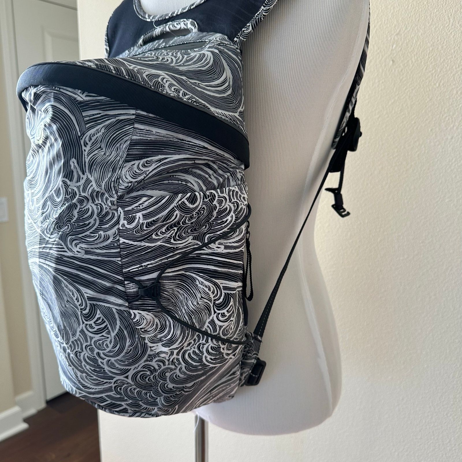 Lululemon Lululemon Exclusive Seawheeze 2018 Edition Back Pack NWT Size ONE SIZE - 3 Thumbnail