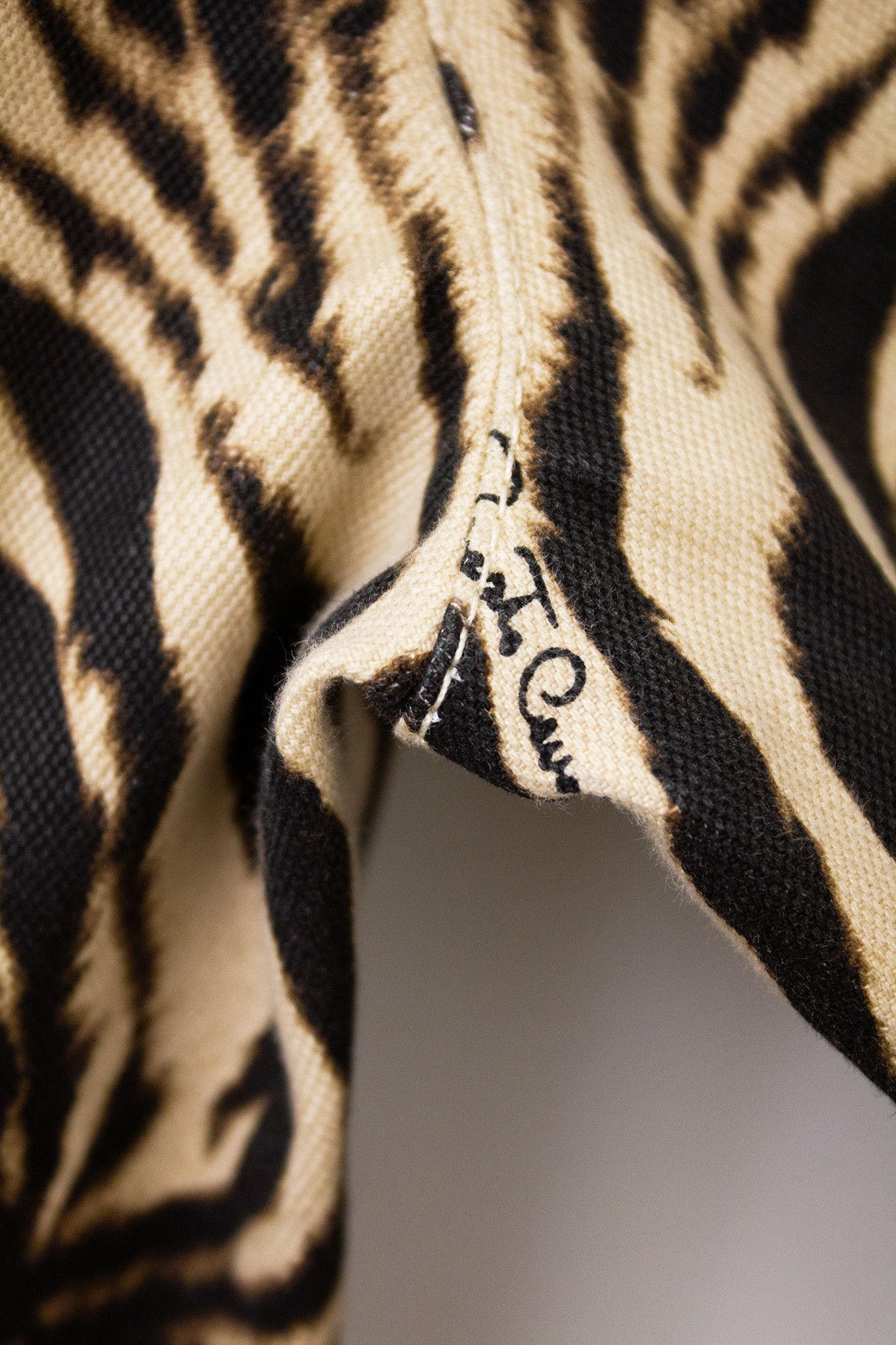 Roberto Cavalli Roberto Cavalli leopard print capri trousers Size 30" / US 8 / IT 44 - 6 Thumbnail