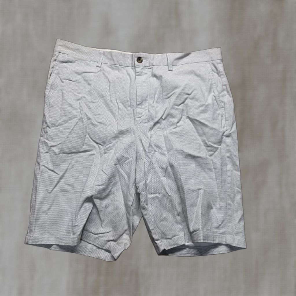 Old Navy VINTAGE Old Navy Men's Shorts Bermuda Casual Slim Fit 40 Ivory Cotton Nylon Spandex 2010s Size US 40 / EU 56 - 1 Thumbnail