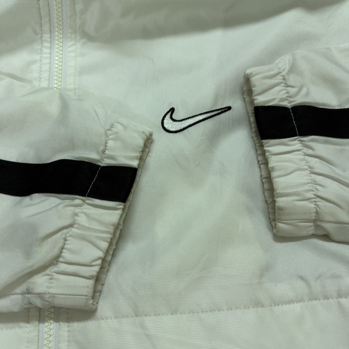 Nike Vintage Nike Jacket Windbreaker Hidden Hoodie Size US L / EU 52-54 / 3 - 9 Thumbnail
