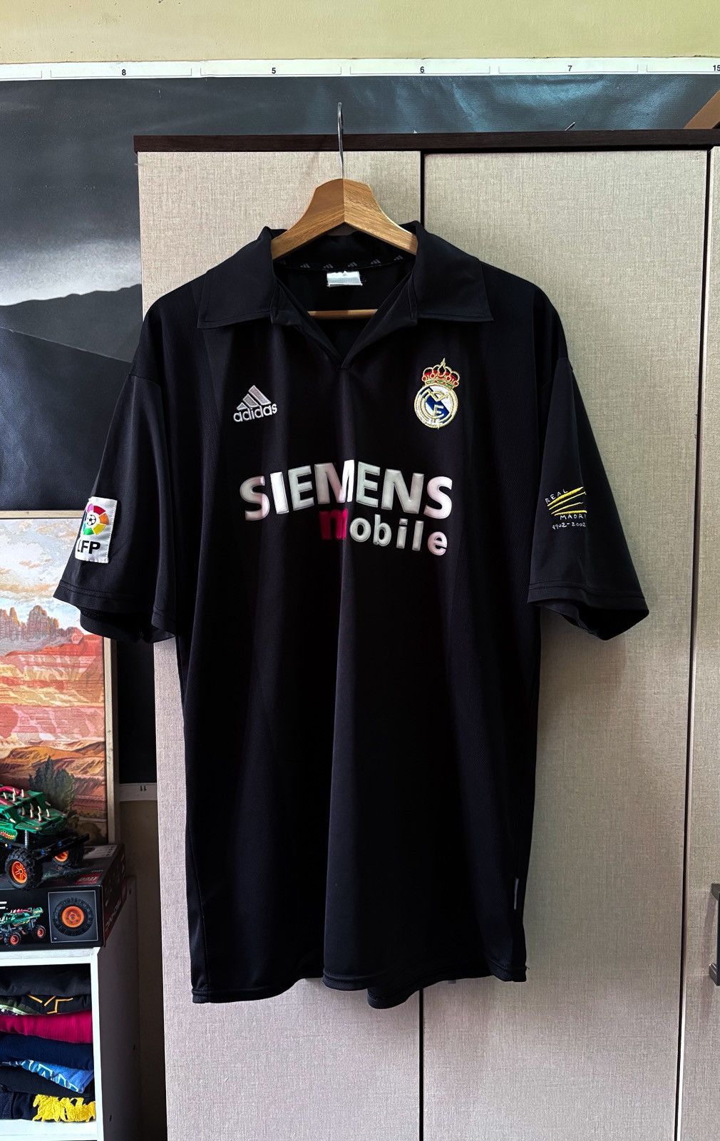 Adidas Vintage Real Madrid 2002/23 away jersey Size US L / EU 52-54 / 3 - 1 Thumbnail