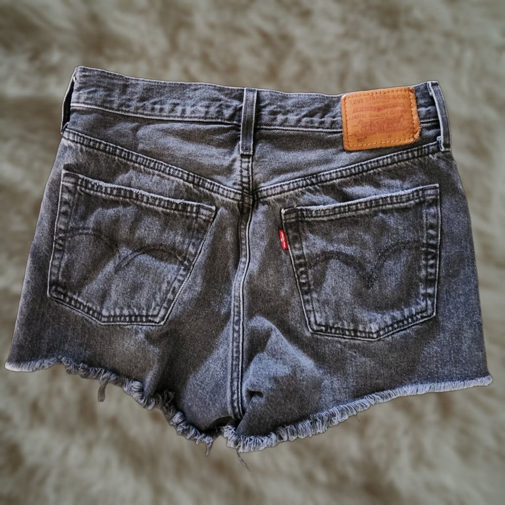 Levi's Levi's 501 High Cut-Off Denim Short Women Size 27 Button Fly Regular Fit Black White Pattern Logo 5-Pocket Vintage No Mens Womens Size 27" / US 4 / IT 40 - 1 Thumbnail