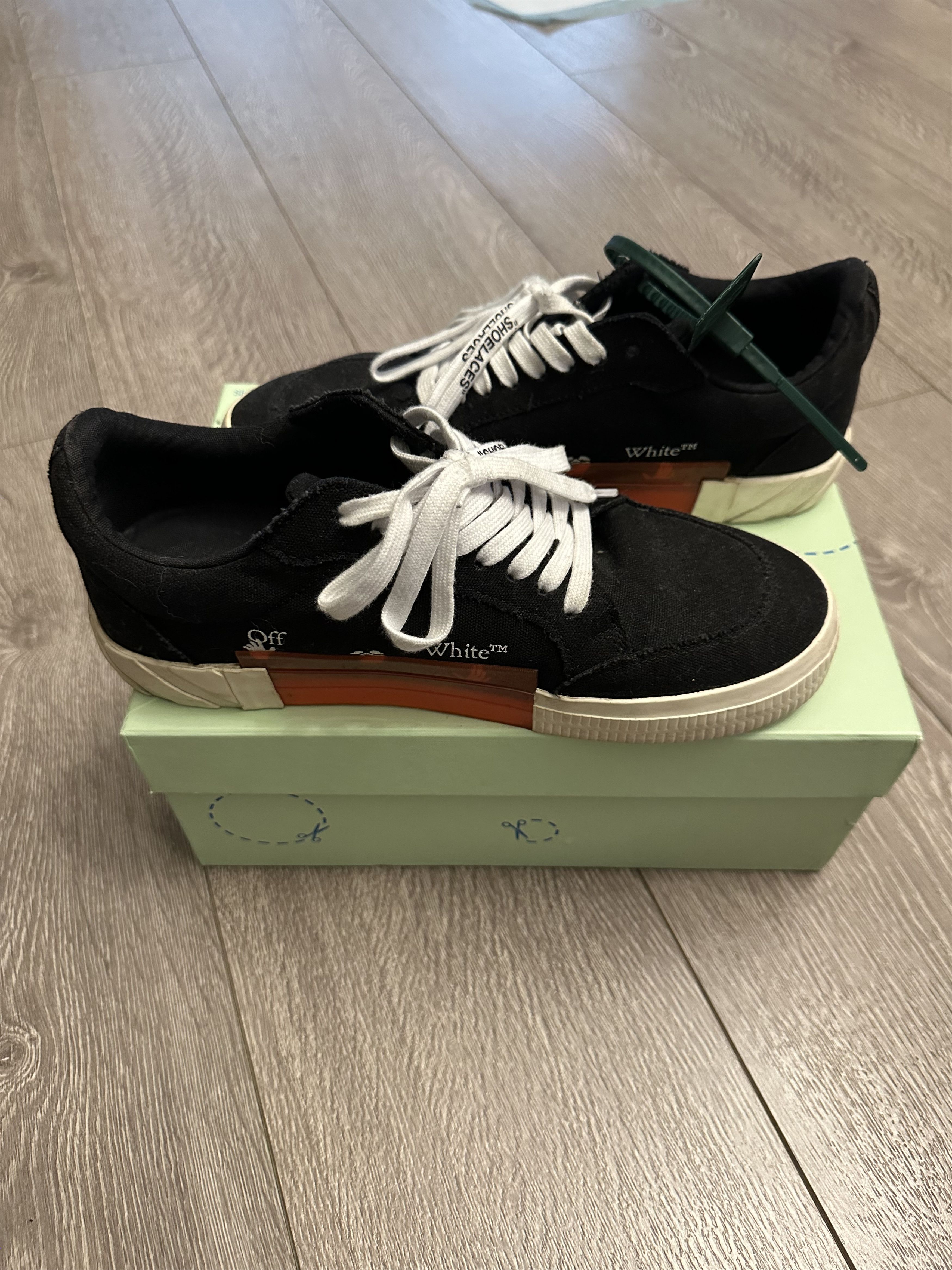 Off-White Canvas Off White Sneaker Size US 9 / EU 42 - 2 Thumbnail