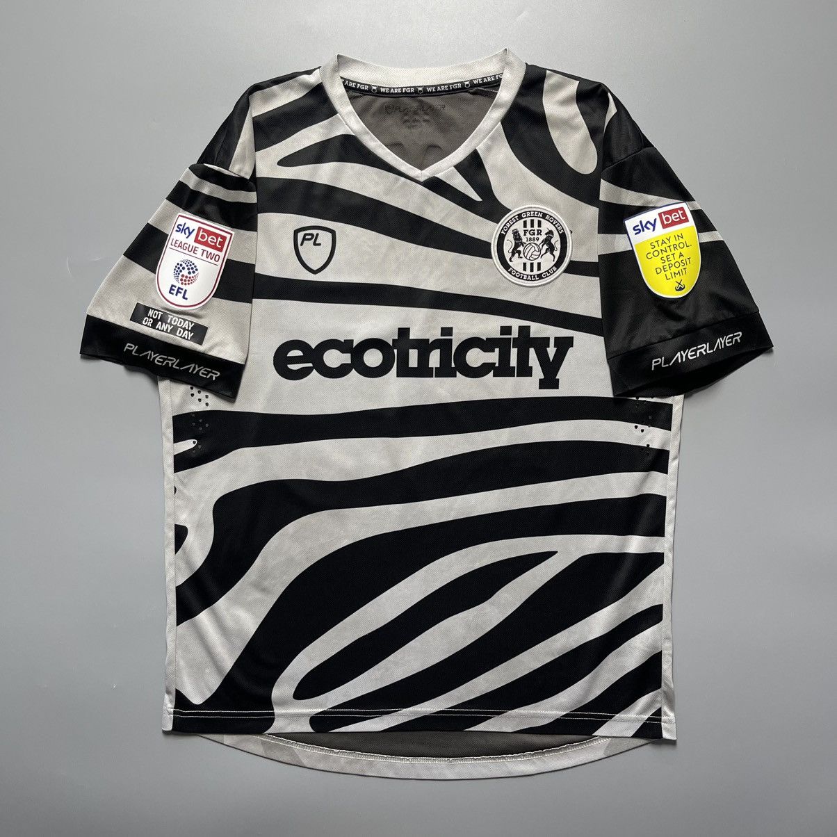 Vintage FOREST GREEN ROVERS 2020/2021 FOOTBALL JERSEY #25 RICHARDSON Size US M / EU 48-50 / 2 - 2 Thumbnail