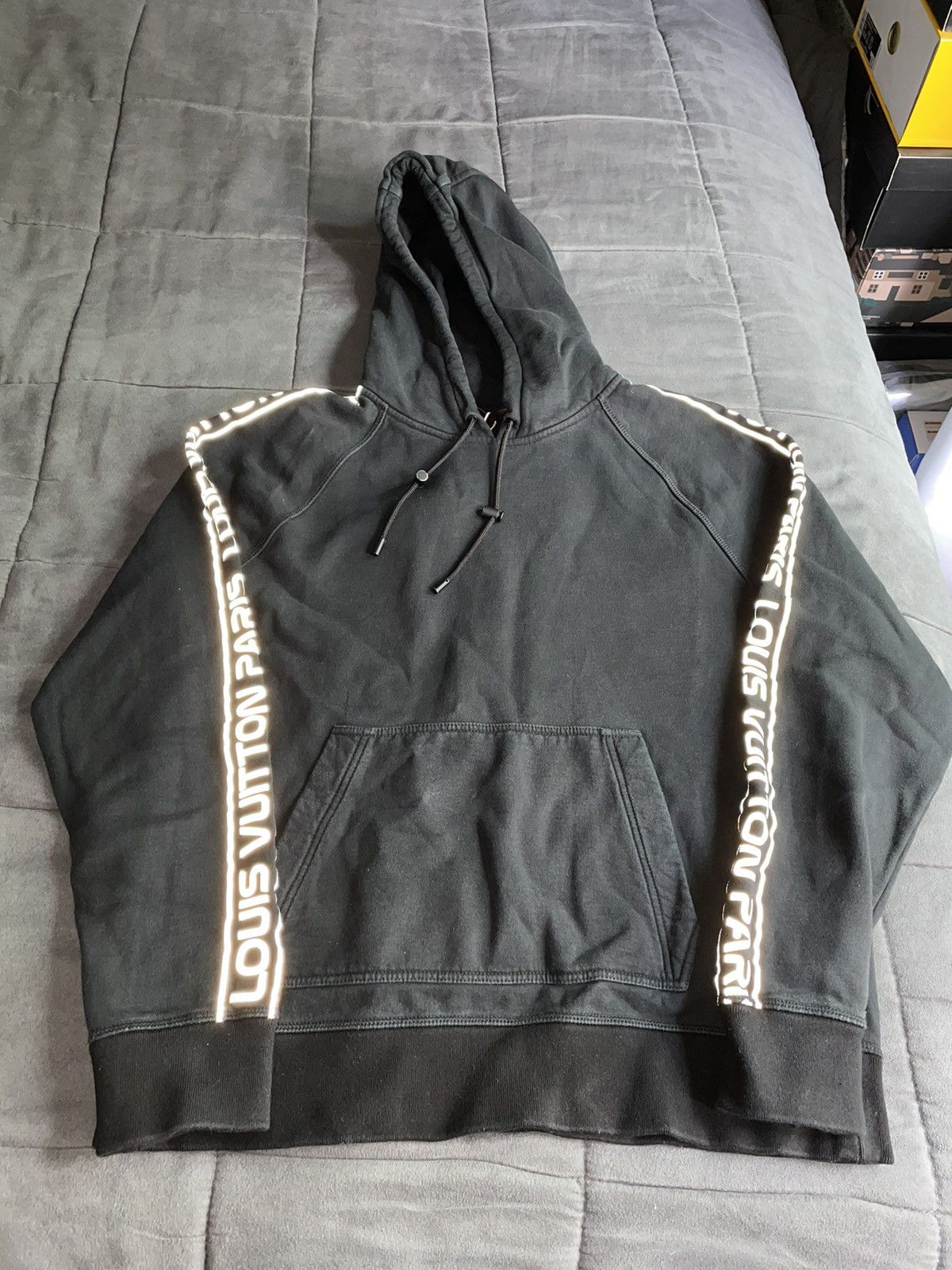 Louis Vuitton Louis Vuitton Black Reflective Logo Hoodie Size US M / EU 48-50 / 2 - 2 Thumbnail