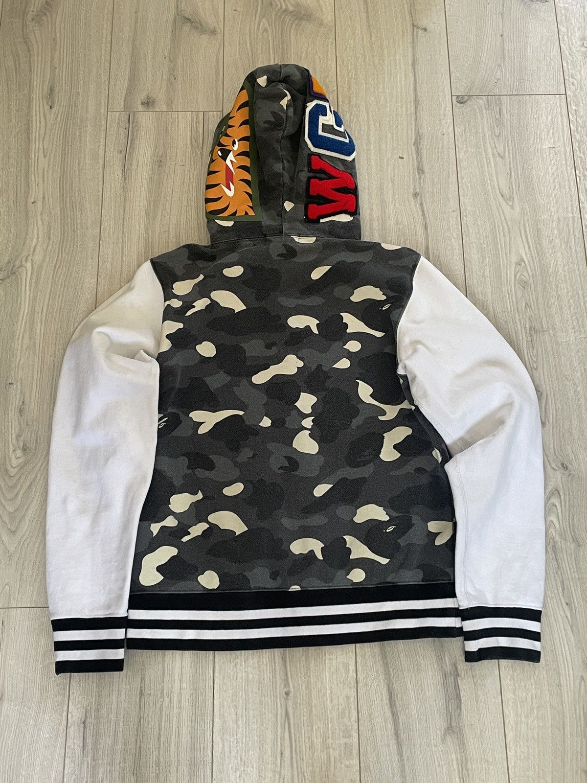 Bape Bape Shark Glow In The Dark Size US S / EU 44-46 / 1 - 2 Thumbnail