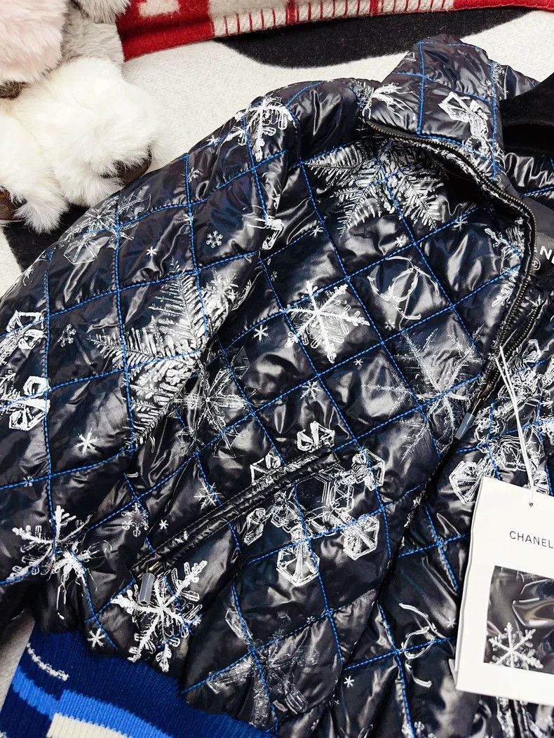 Chanel Chanel 19B autumn and winter black and white blue snowflak Size XXS / US 00 / IT 34 - 4 Thumbnail