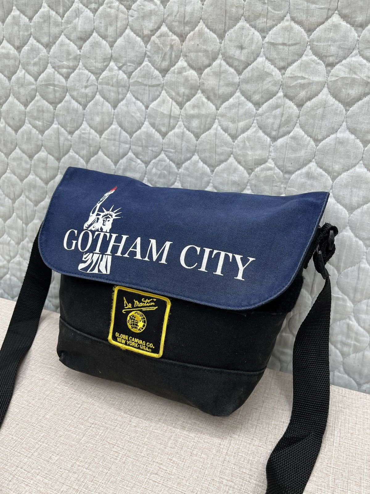 BEAMS GOTHAM CITY SLING BAG