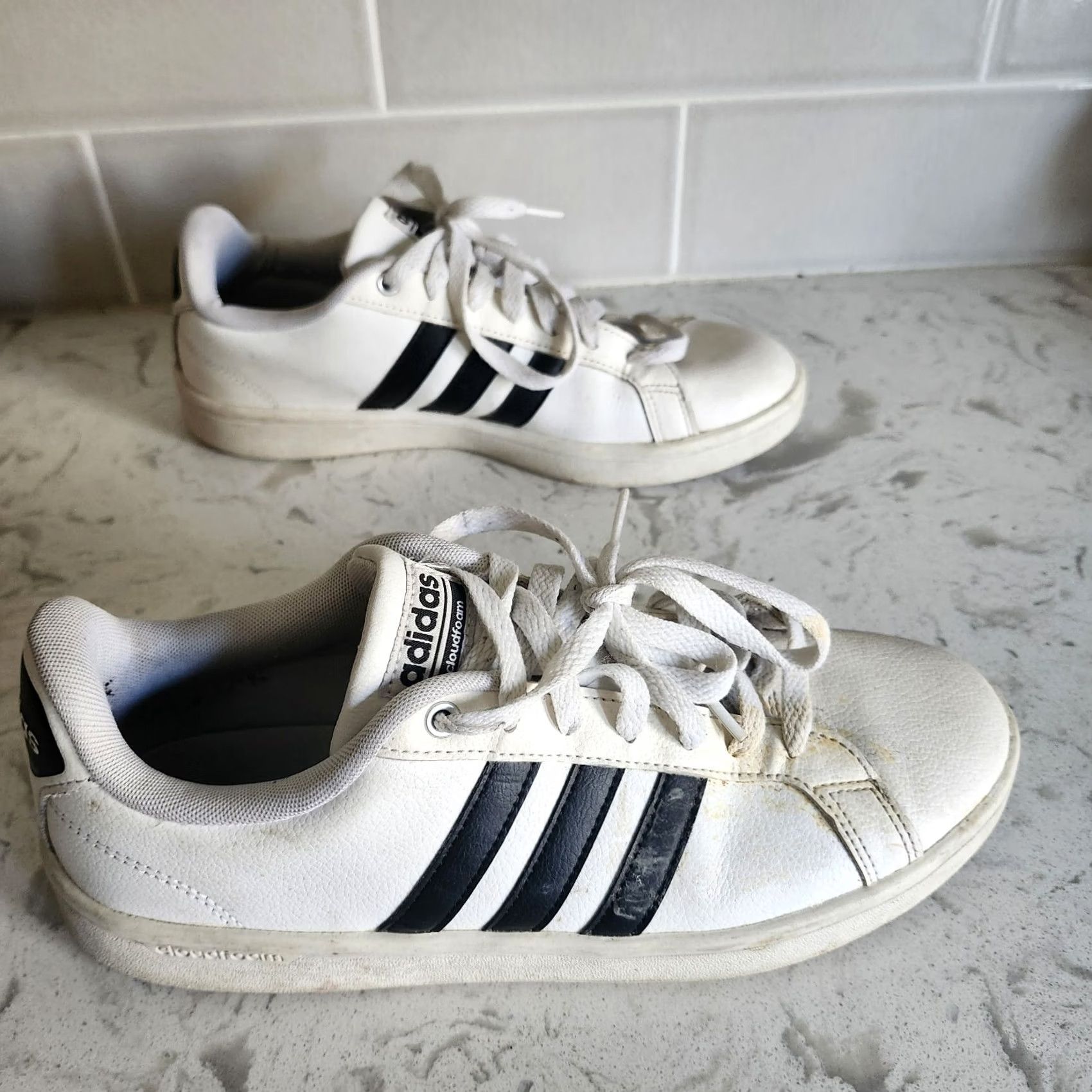 Adidas Adidas Men Cloudform White With Black Stripes Lace Up Size 8.5 Memory Foam USED Size US 9 / EU 42 - 7 Thumbnail