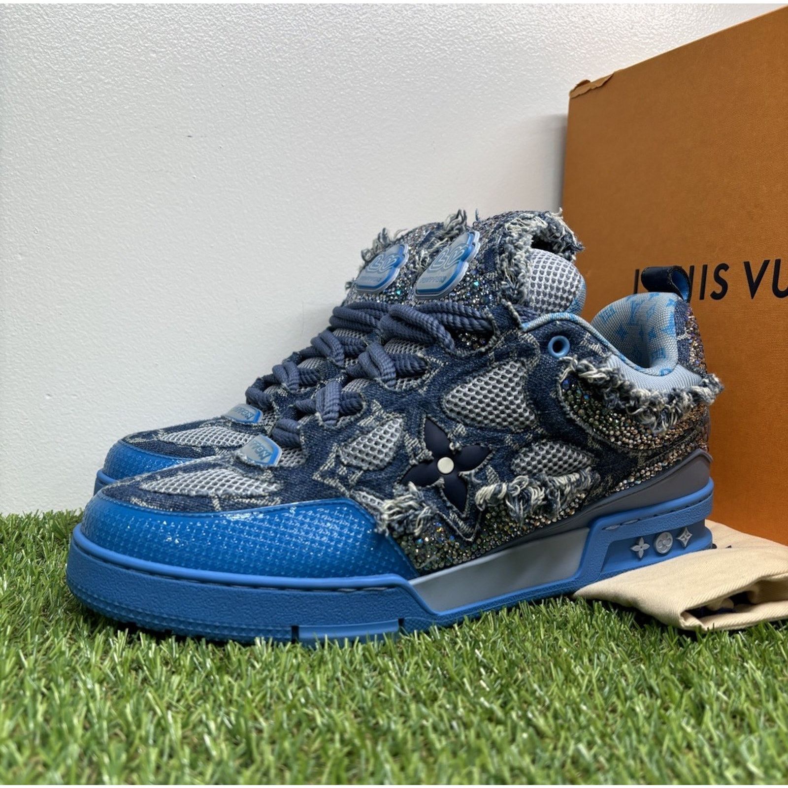 【LOUIS VUITTON】ピアス・LVスパークス レジン/ストラス ブルー LOUIS VUITTON】ピアス・LVスパークス レジン/ストラス ブルー