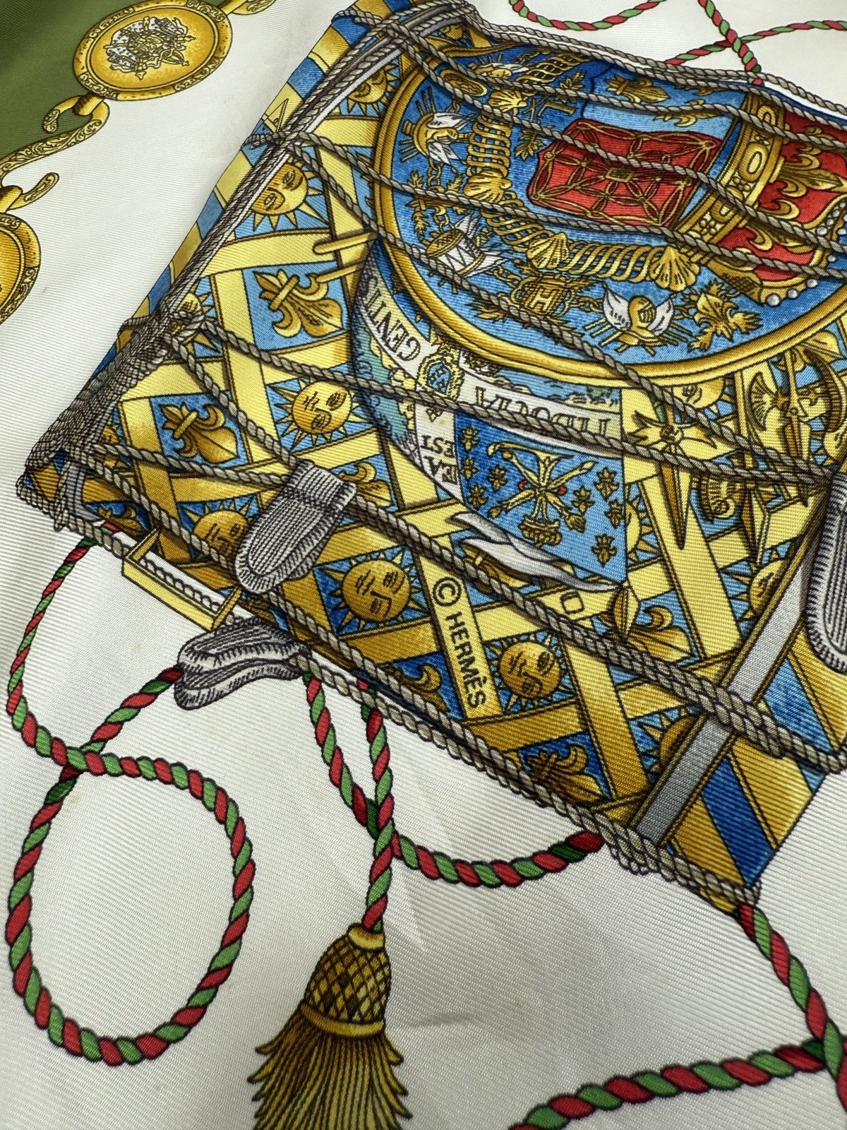 Hermes 🔥🔥🔥AUTHENTIC VINTAGE HERMES LES TAMBOURS SILK SCARF Size ONE SIZE - 5 Thumbnail