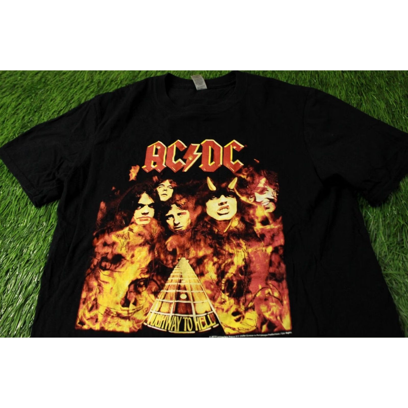 Gildan AC/DC Highway To Hell Shirt Men 2019 Black 100% Cotton Vintage Gildan Short Sleeve M Shirt Mens Rock Print Decade 2010s Size US M / EU 48-50 / 2 - 2 Thumbnail