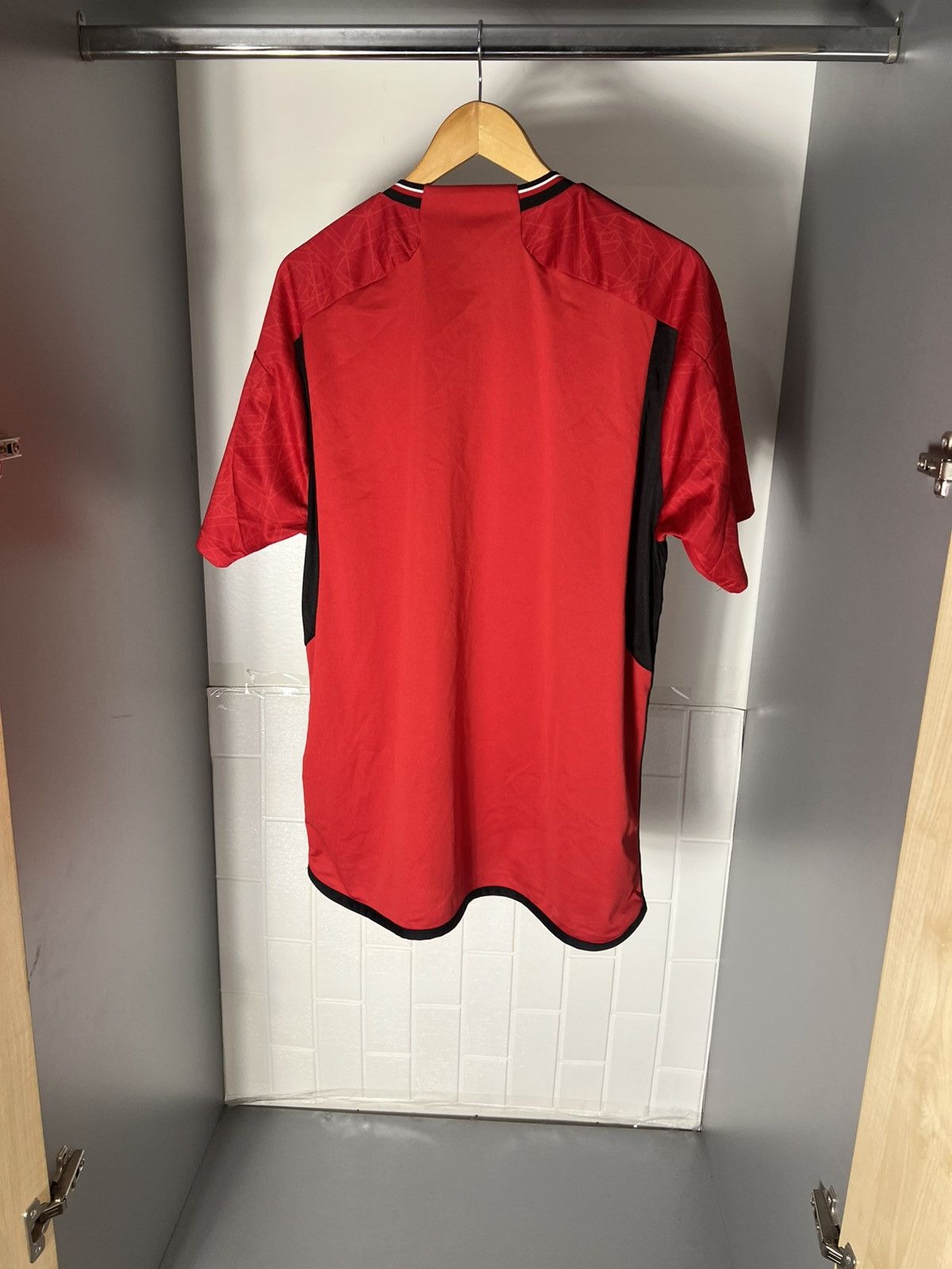 Vintage VERY RARE ADIDAS FC MANCHESTER UNITED ENGLAND SOCCER JERSEY Size US XXL / EU 58 / 5 - 9 Thumbnail