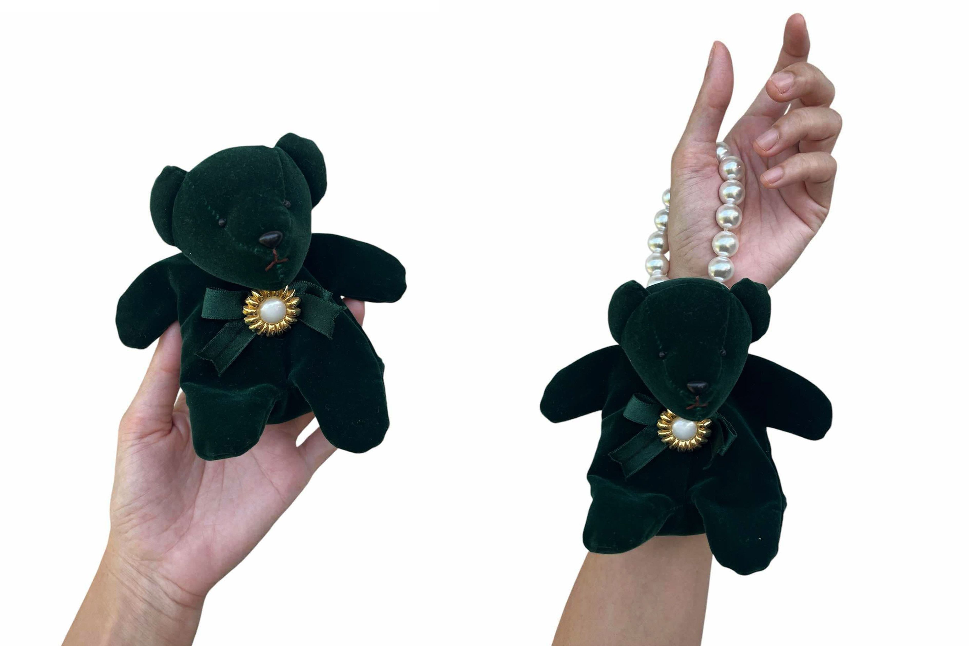 Vintage 3 Dimension Green Bear Wristlet coin purse with pearl strap Size ONE SIZE - 2 Thumbnail