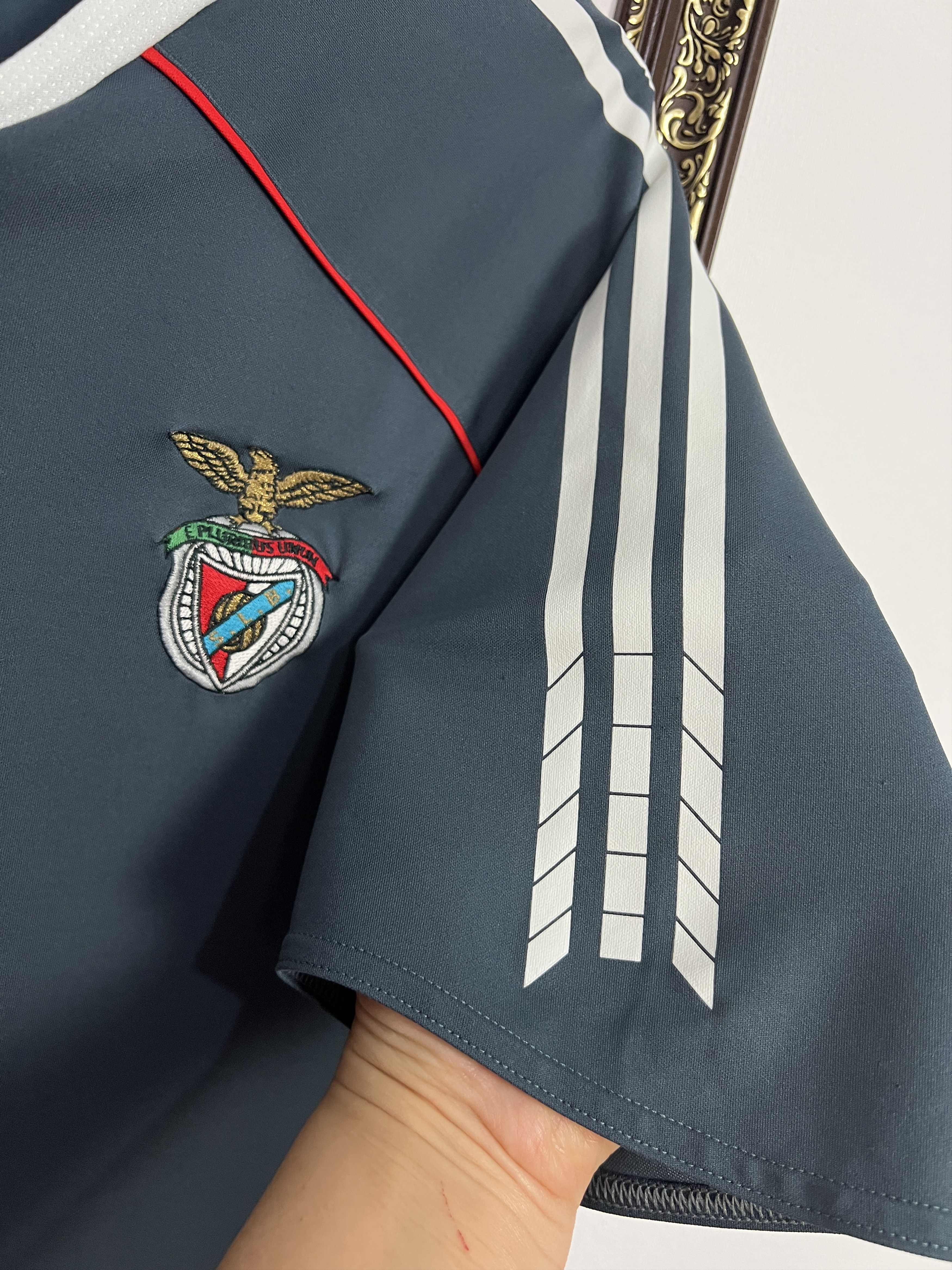 Adidas Benfica Away football shirt 2006 Soccer Jersey Trikot Rare Size US L / EU 52-54 / 3 - 6 Thumbnail