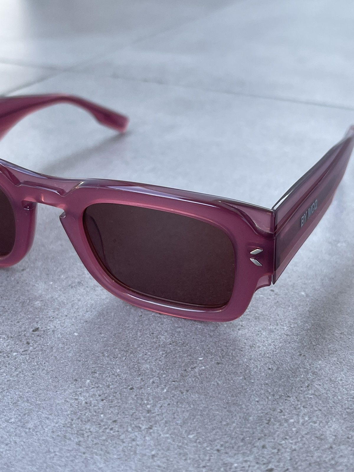 Alexander McQueen !DS! Alexander Mcqueen MQ0359S Tiny Violet Square Sunglasses Size ONE SIZE - 4 Thumbnail