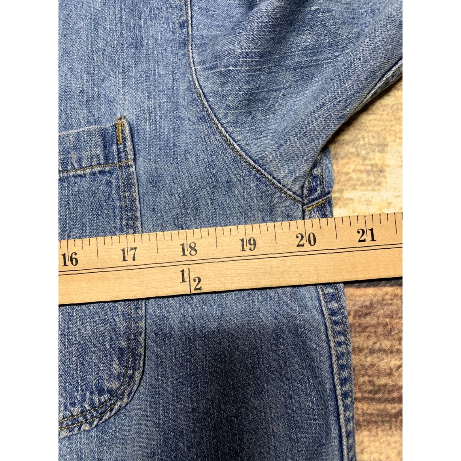 Vintage G.H. Bass Woman’s Button-Up Shirt Sky Blue Size Small 2 Front Pockets Bass Tab Shirt Womens Button-Up Casual Cotton Solid Long Sleeve Size S / US 4 / IT 40 - 6 Thumbnail