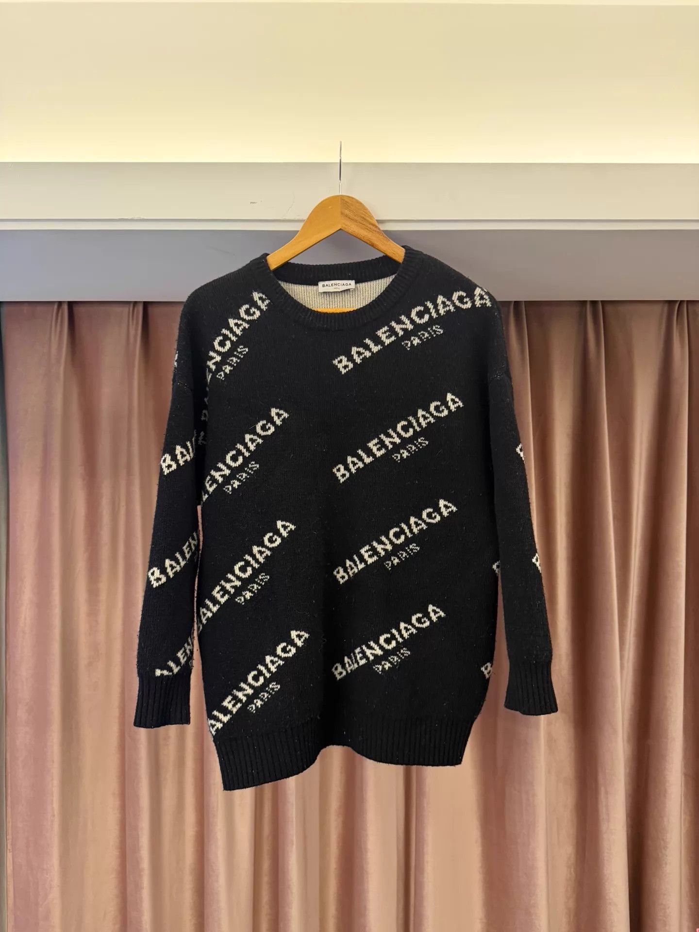 Balenciaga Balenciaga By Demna Black Logo Print Oversized Sweater 34 Size XXS / US 00 / IT 34 - 1 Thumbnail