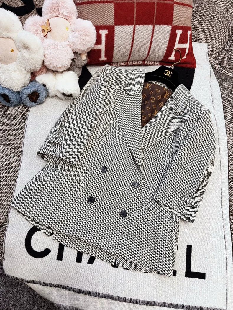 Louis Vuitton LOUIS VUITTON Wavy twill mid-sleeve jacket 2504-Nextarrow Size XS / US 0-2 / IT 36-38 - 1 Thumbnail