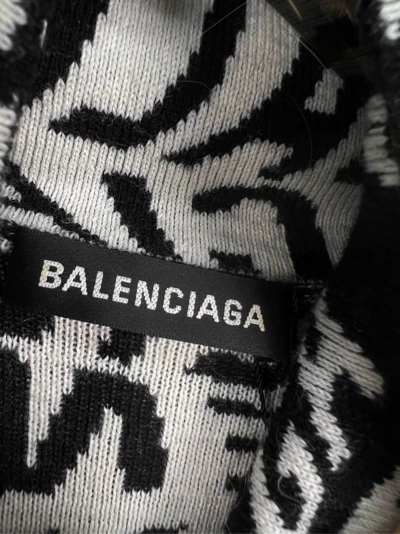 Balenciaga Balenciaga Bullet screen full of LOGO sweater 2503-Nextarro Size US XS / EU 42 / 0 - 3 Thumbnail