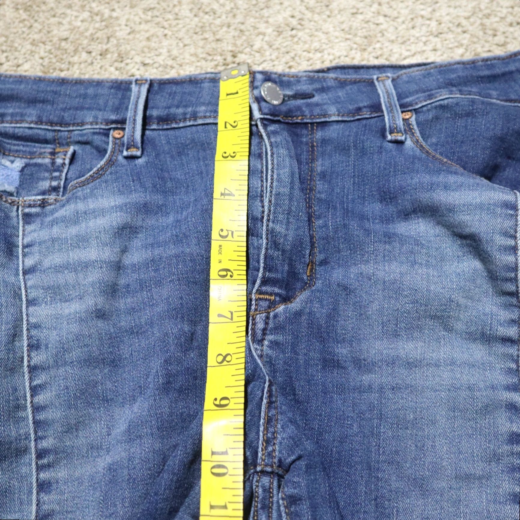 CO Signature by Levi Strauss & Co. Blue Modern Shorts 12-W31 Womens Regular 12 Blue 5-Pocket Denim Short Casual Modern 90s Style? Size 31" - 5 Thumbnail