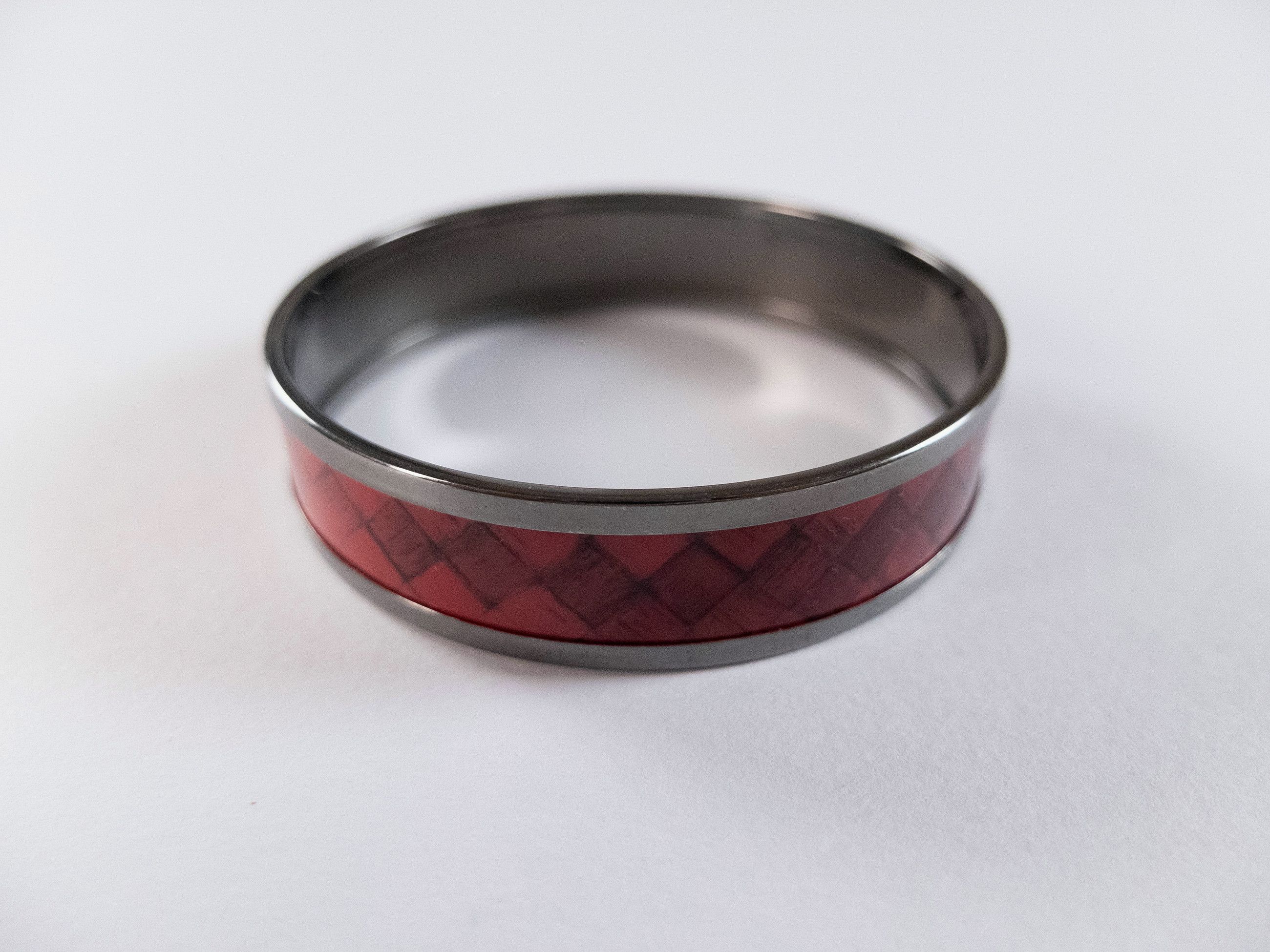 Bottega Veneta BOTTEGA VENETA red intrecciato print enamel bangle bracelet Size ONE SIZE - 1 Thumbnail