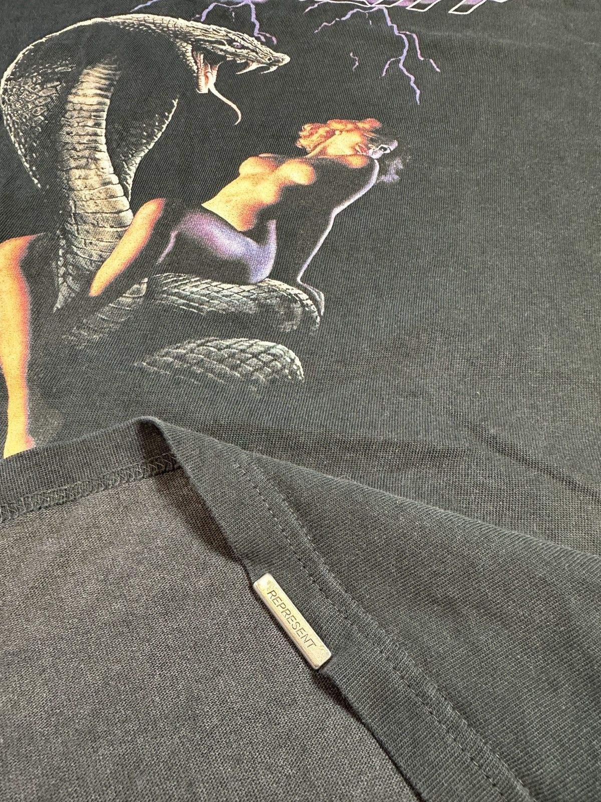 Represent Clo. Represent Lovehunter Snake Girl Logo T-shirt Streetwear XL Size US XL / EU 56 / 4 - 4 Thumbnail