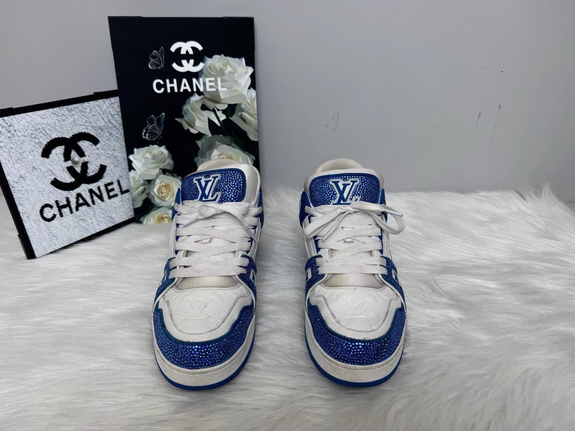 Louis Vuitton LV Trainer Classic White-Blue Full Rhinestone Sneaker K36 Size US 8 / EU 41 - 2 Thumbnail