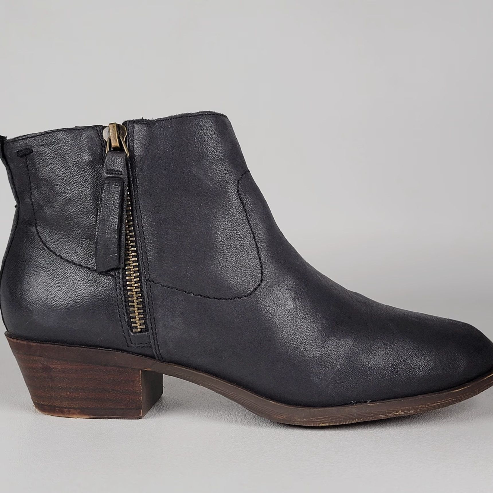 Lucky Brand Lucky Brand Women Bootie Charcoal Black Leather Side Zip Ankle 6.5 M Black Boots Menus? Size US 7 / IT 37 - 3 Thumbnail
