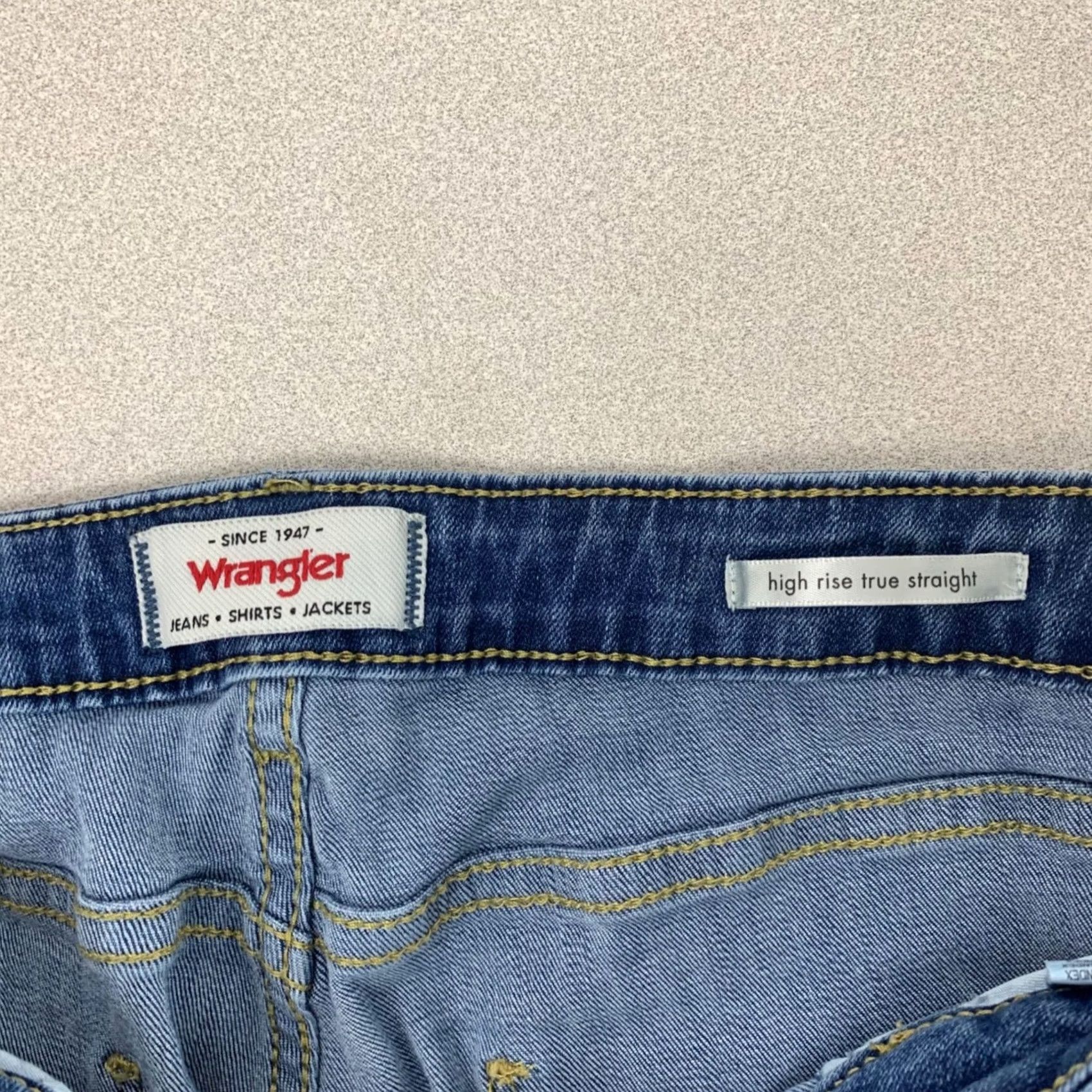 Wrangler Wrangler Jeans Womens 18W 30in Blue High Rise True Straight Stretch Medium Wash Jeans Size 40" / US 18 - 3 Thumbnail