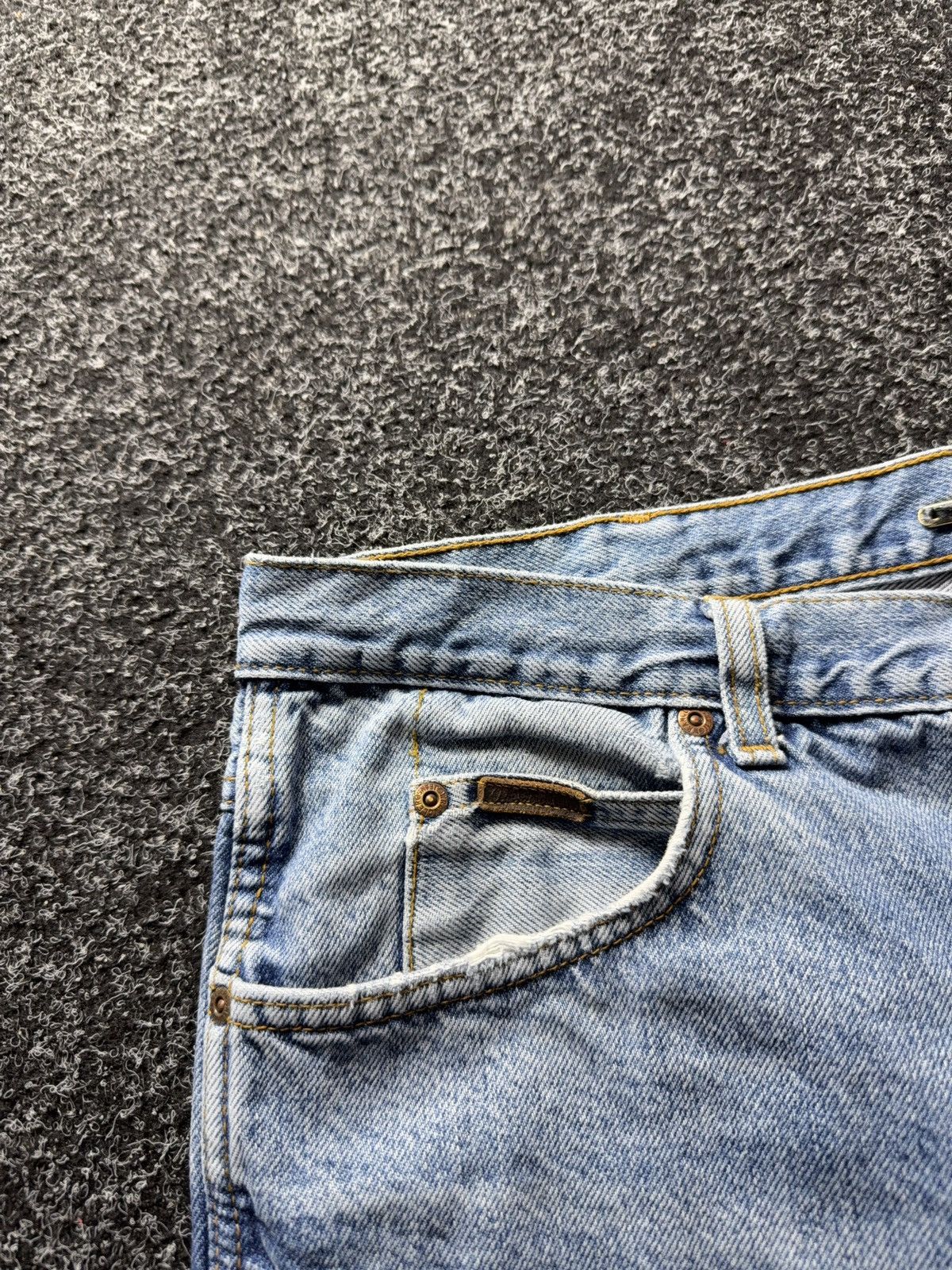 Wrangler 90s Wrangler USA Vintage Light Wash Straight Leg Jeans Size US 37 - 11 Thumbnail