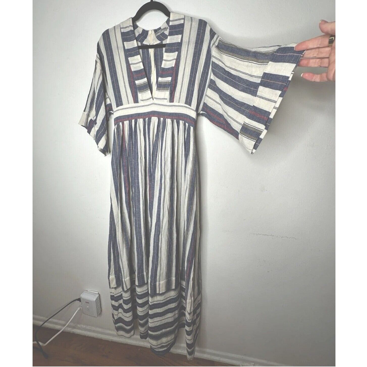 Other Three Graces London Ferrer Stripe Short Sleeve VNeck Dress Size L / US 10 / IT 46 - 2 Thumbnail