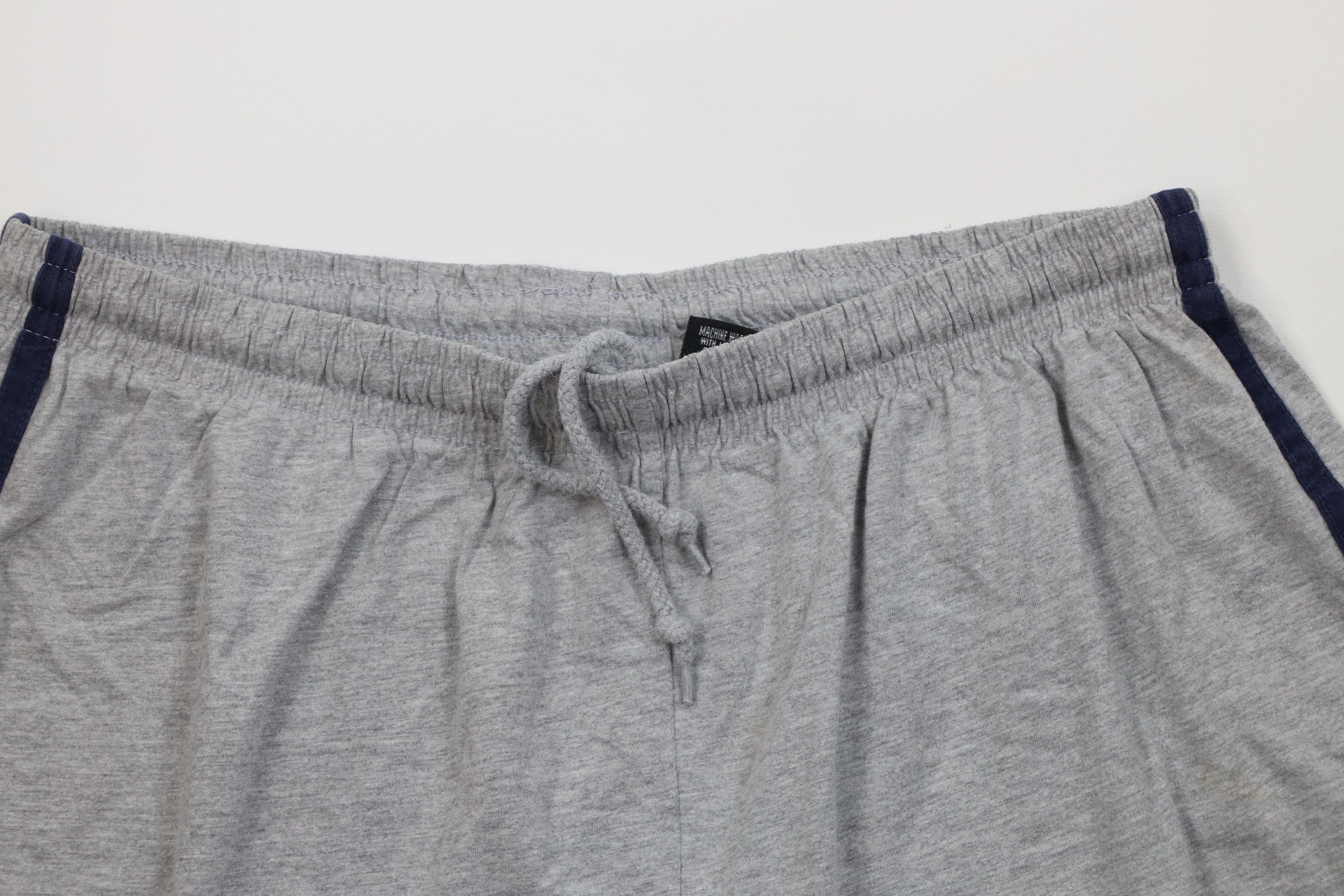 Starter Vintage 90s Starter University of Michigan Shorts Gray Size US 36 / EU 52 - 2 Thumbnail