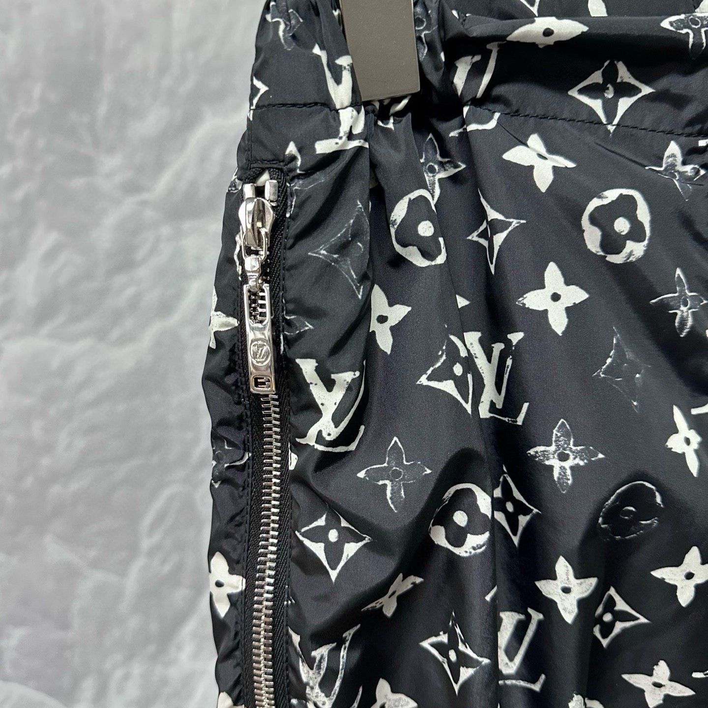 Louis Vuitton Louis Vuitton Distressed All-Over Jacquard Shorts Size US 34 / EU 50 - 3 Thumbnail