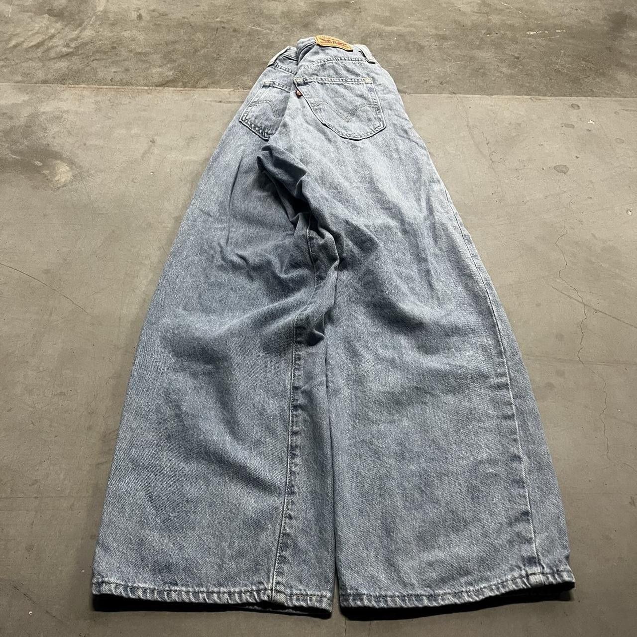 Levi's Crazy Vintage Y2K/2000s Baggy Levis High Waisted Baggy Fit Light wash Denim Jeans! Size US 26 / EU 42 - 4 Thumbnail