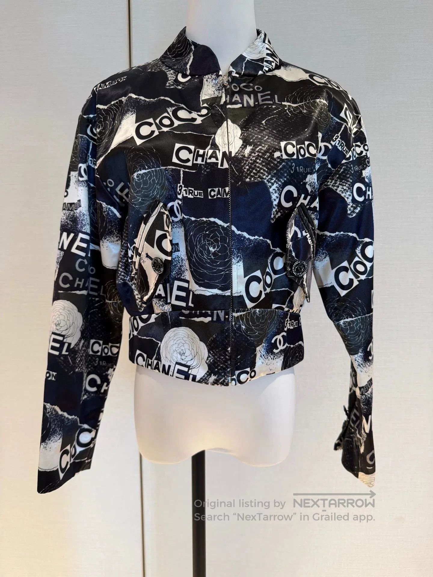 Chanel CHANEL Camellia Satin Graffiti Jacket. Size US XS / EU 42 / 0 - 1 Thumbnail