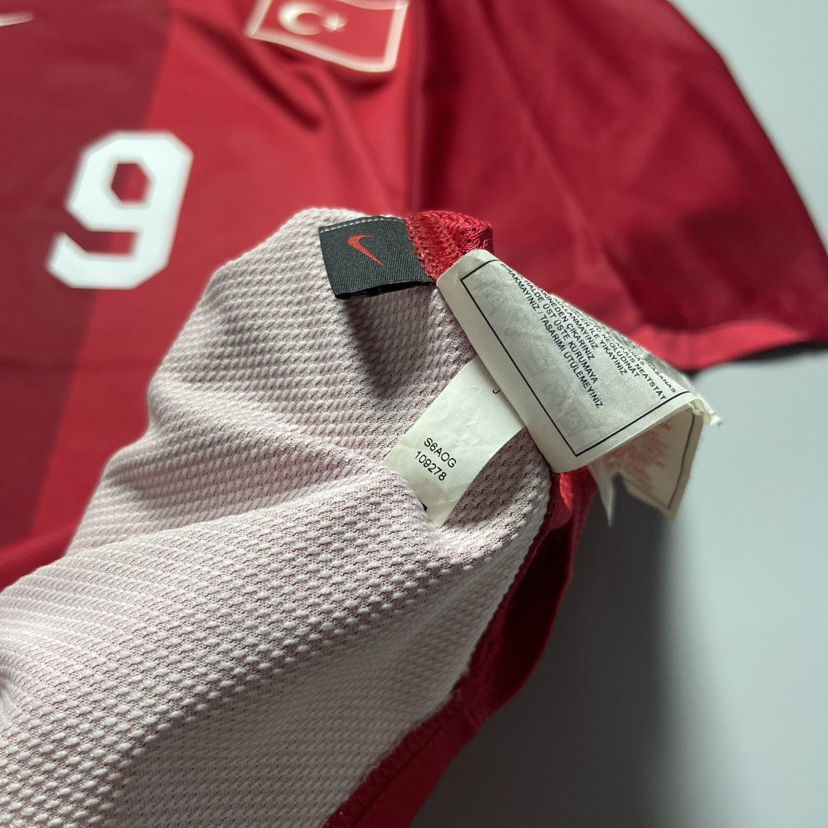 Vintage TURKEY NIKE 2006/2007 FOOTBALL HOME JERSEY #9 HAKAN SUKUR Size US XXL / EU 58 / 5 - 11 Thumbnail