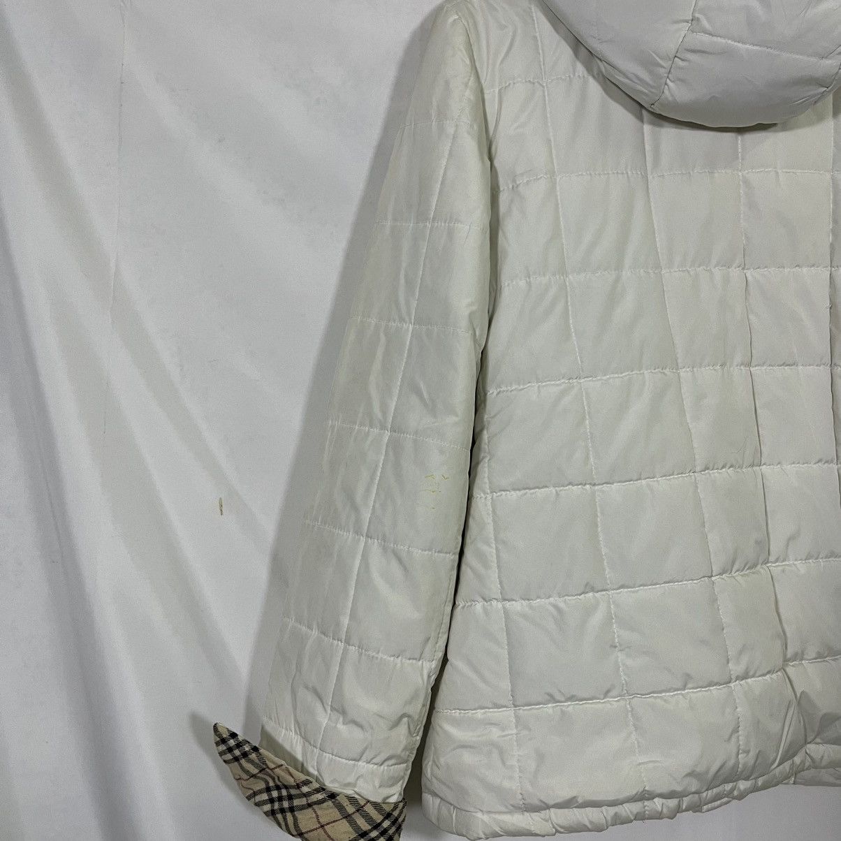 Burberry BURBERRYS’ NOVACHECK CREAM IVORY QUILTED FUR HOODED JACKET Size M / US 6-8 / IT 42-44 - 7 Thumbnail