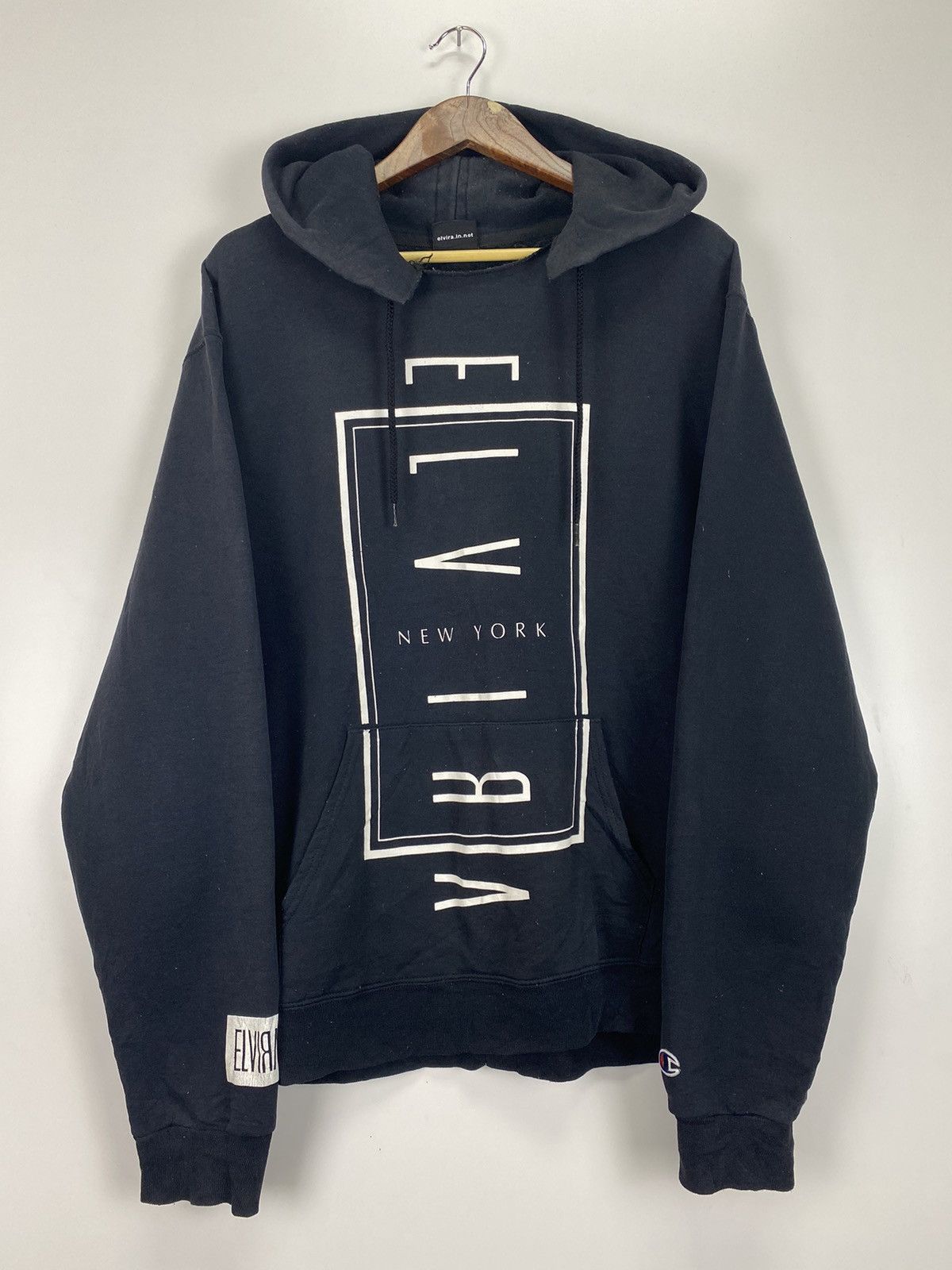 Champion × elvira.in.net Elvira Champion hoodies Size US L / EU 52-54 / 3 - 6 Thumbnail