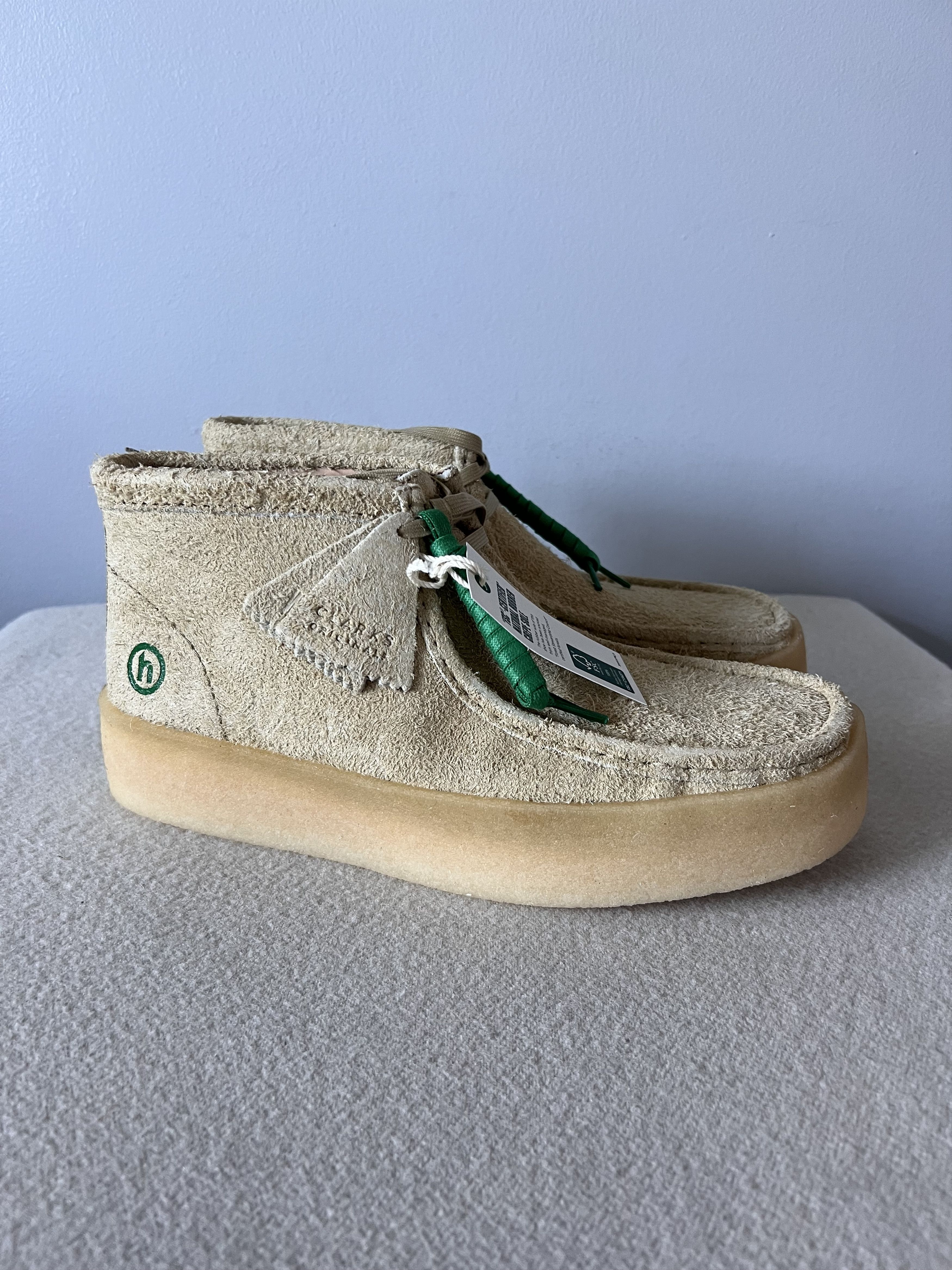 靴 Clarks Originals Wallabee Cup Hidden NY Clarks x Hidden NY Green Suede Wallabee Cup Boots | PacSun